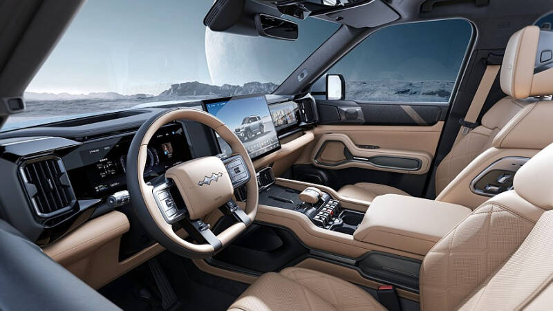 Флагманский внедорожник FangChengBao Leopard 8 от BYD: салон и подробности