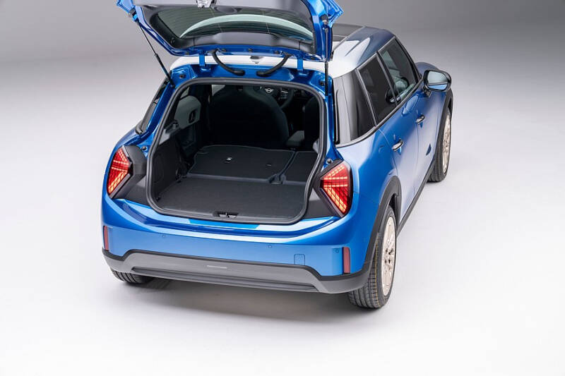 Новый Mini Cooper на старой платформе: теперь и пятидверная версия