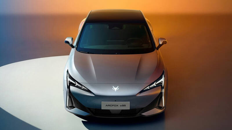 Новый электроседан Arcfox αS5 от BAIC: эффектный дизайн и двухмоторная топ-версия
