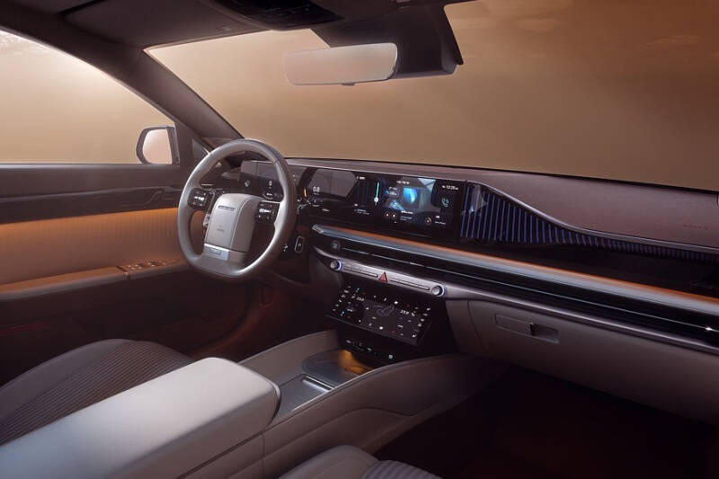 Audi A6 и компания: выбираем седан Е-класса от 3 до 13 миллионов рублей