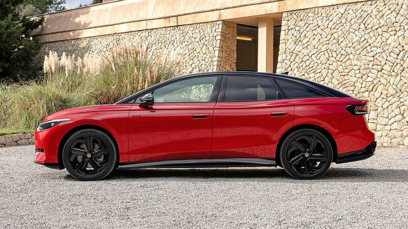 Спортивный полноприводный Volkswagen ID.7 GTX теперь доступен и в кузове лифтбек