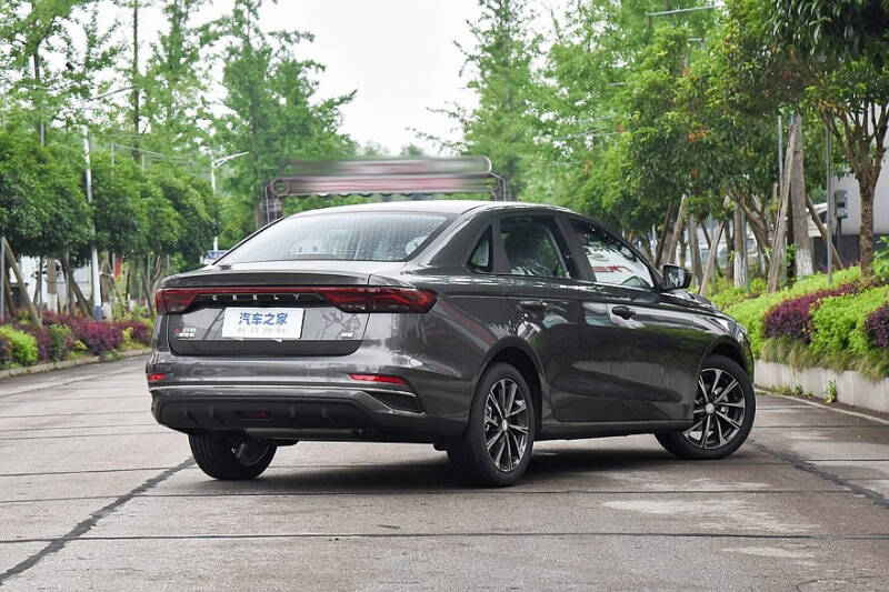 Обновлённый седан Geely Emgrand готовится к старту продаж