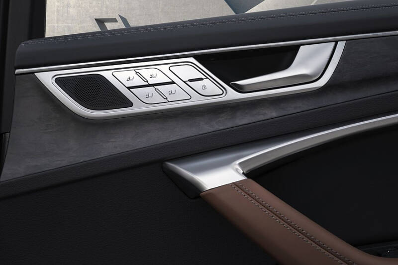 Audi A6 и компания: выбираем седан Е-класса от 3 до 13 миллионов рублей