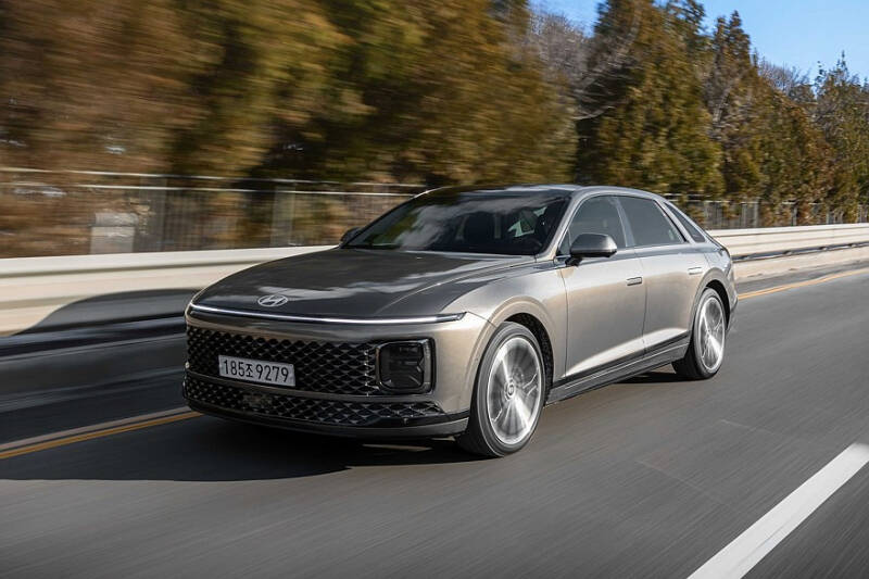 Audi A6 и компания: выбираем седан Е-класса от 3 до 13 миллионов рублей