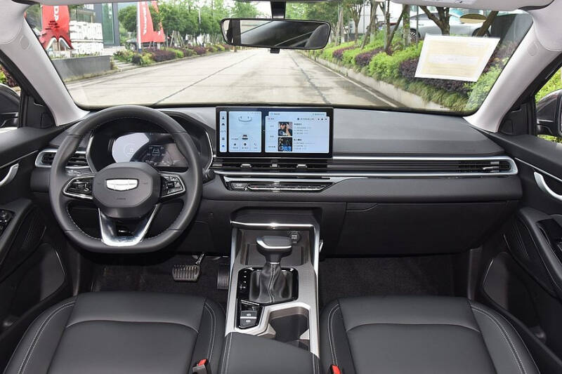 Обновлённый седан Geely Emgrand готовится к старту продаж