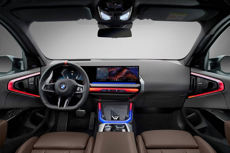 Новый BMW X3: монументальная внешность и светящийся сенсорный салон