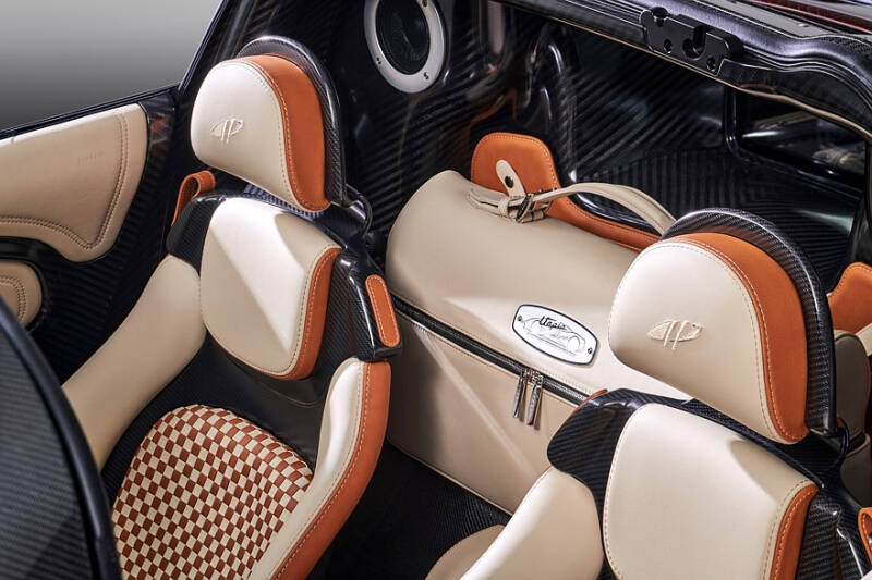 Pagani Utopia Roadster: две крыши на выбор, 864-сильный V12 и никакого лишнего веса