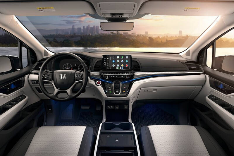 Обновлён минивэн Honda Odyssey: экраны побольше и цены повыше