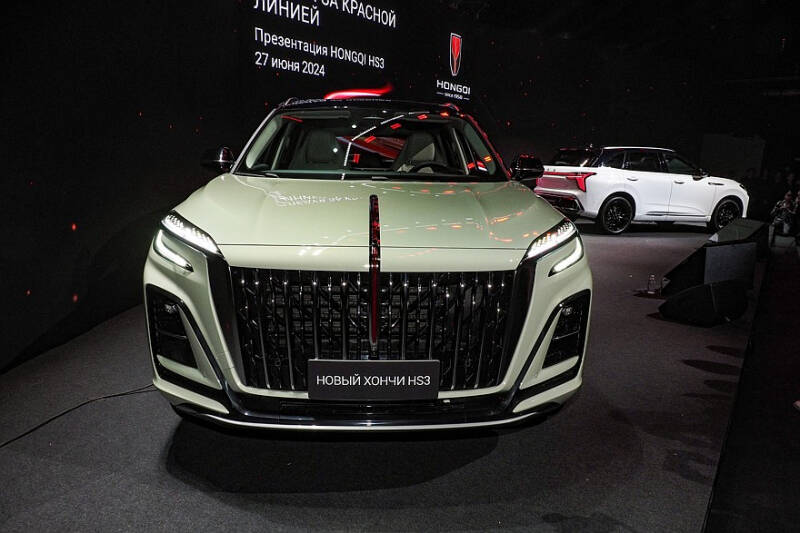 Вырваться из сегмента: первое знакомство с Hongqi HS3