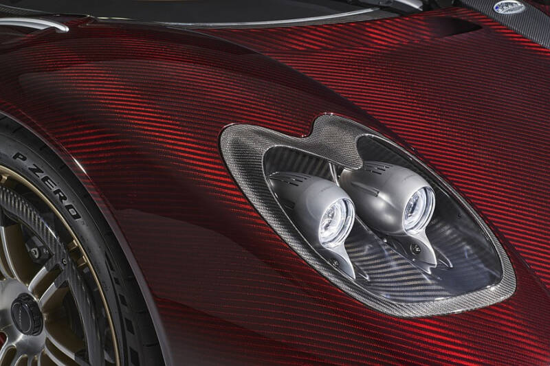 Pagani Utopia Roadster: две крыши на выбор, 864-сильный V12 и никакого лишнего веса