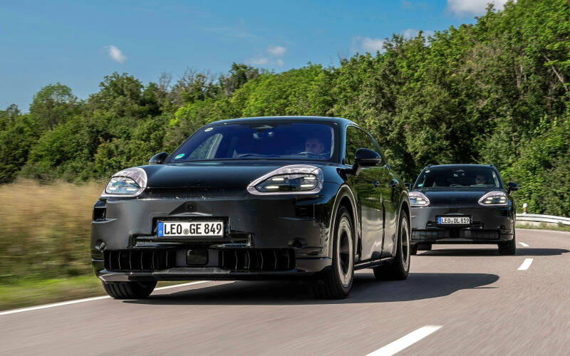 Новый Porsche Cayenne показался на первых фото: он не заменит, а дополнит старый