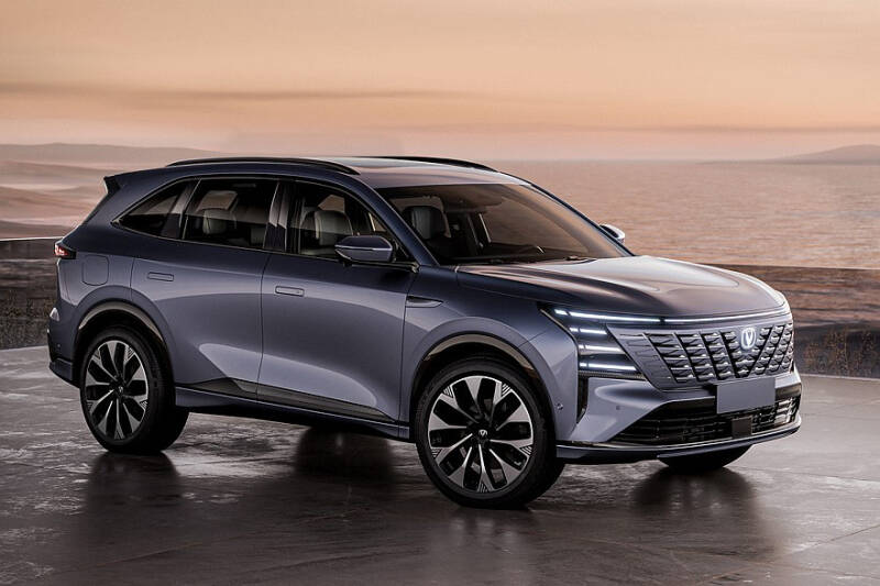 Changan CS75 Plus нового поколения показал салон: он не такой, как ждали