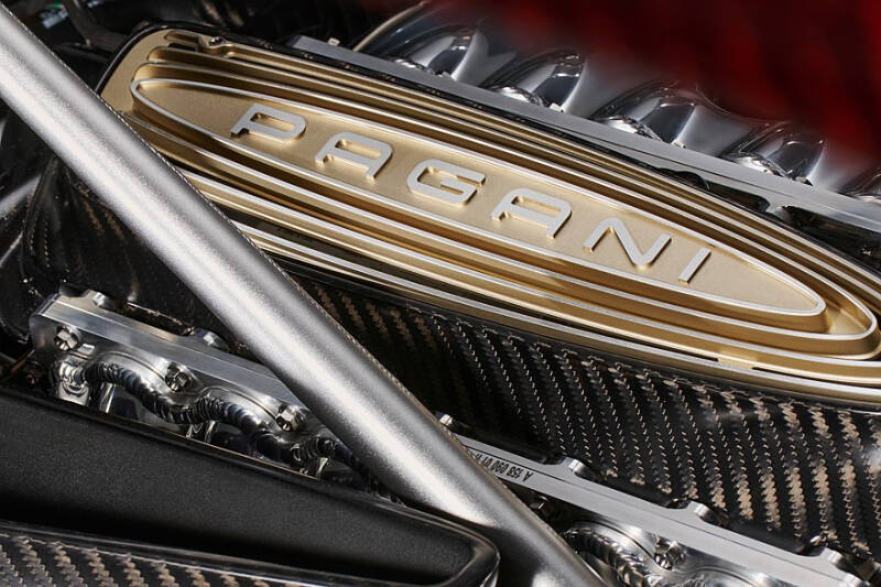 Pagani Utopia Roadster: две крыши на выбор, 864-сильный V12 и никакого лишнего веса