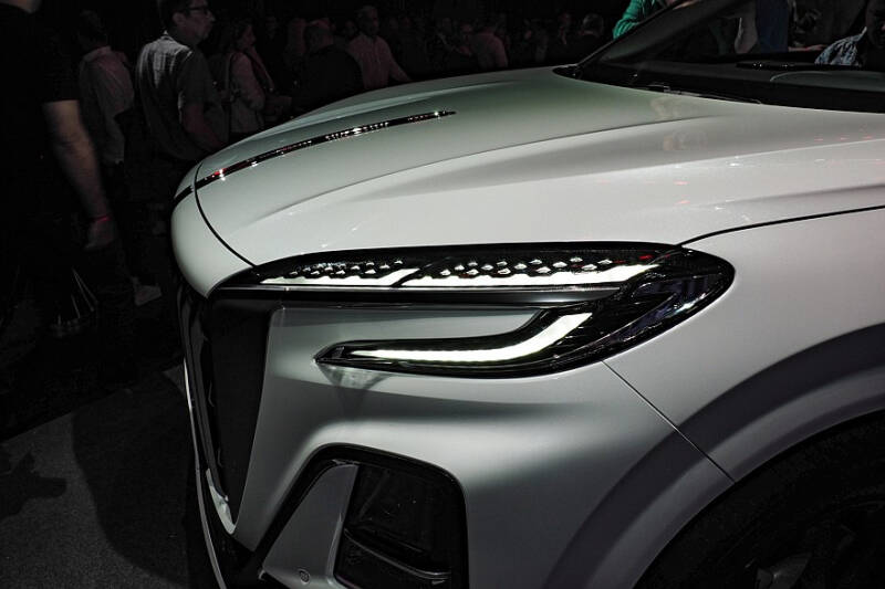 Вырваться из сегмента: первое знакомство с Hongqi HS3