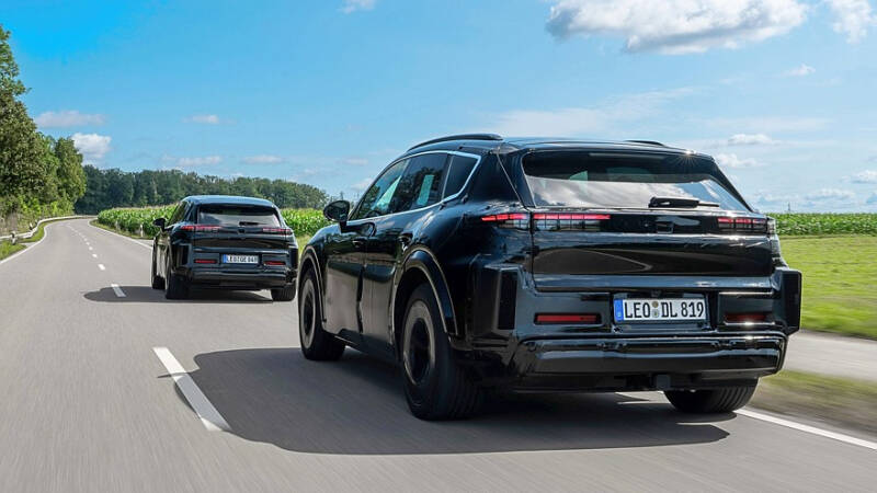 Новый Porsche Cayenne показался на первых фото: он не заменит, а дополнит старый