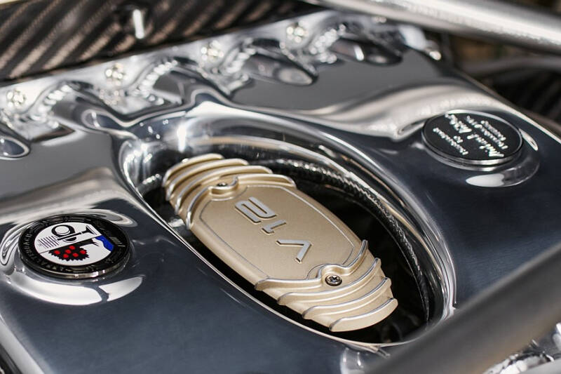 Pagani Utopia Roadster: две крыши на выбор, 864-сильный V12 и никакого лишнего веса