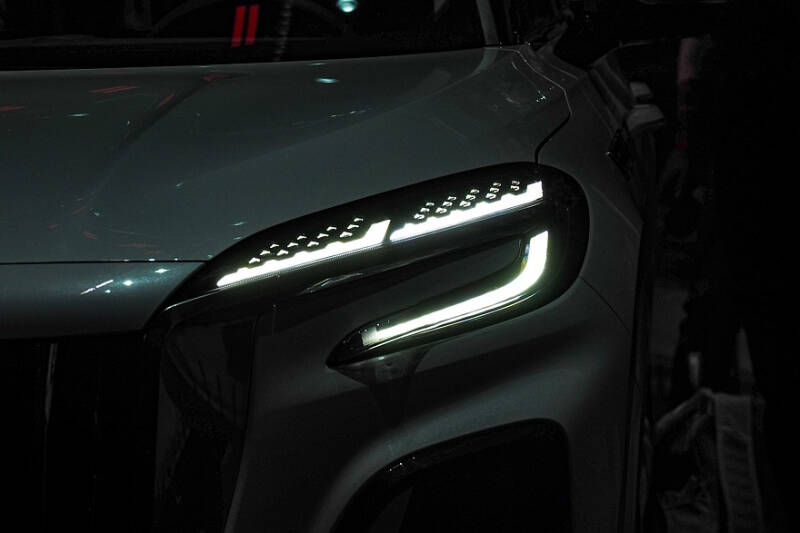 Вырваться из сегмента: первое знакомство с Hongqi HS3
