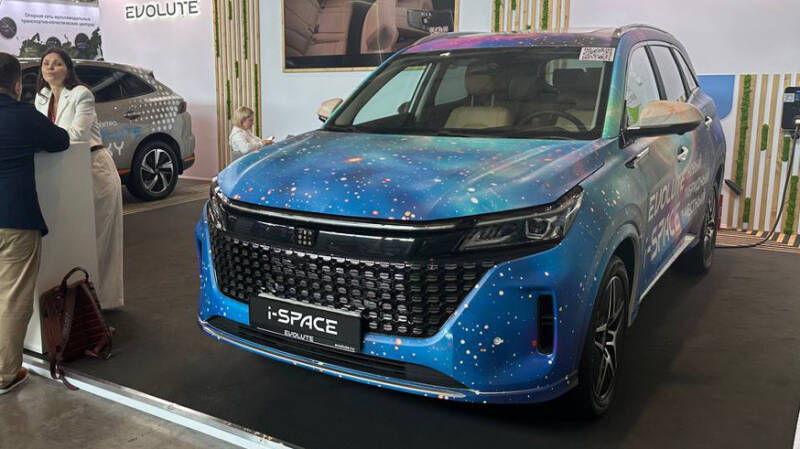 На российском заводе стартовало производство гибридного кроссовера Evolute i-Space