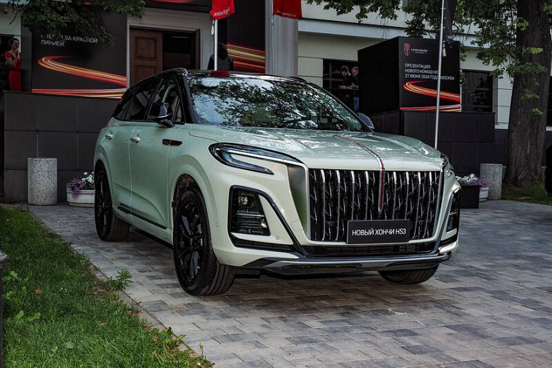 Вырваться из сегмента: первое знакомство с Hongqi HS3
