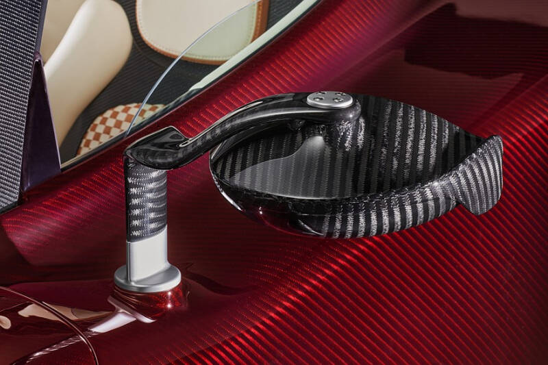 Pagani Utopia Roadster: две крыши на выбор, 864-сильный V12 и никакого лишнего веса