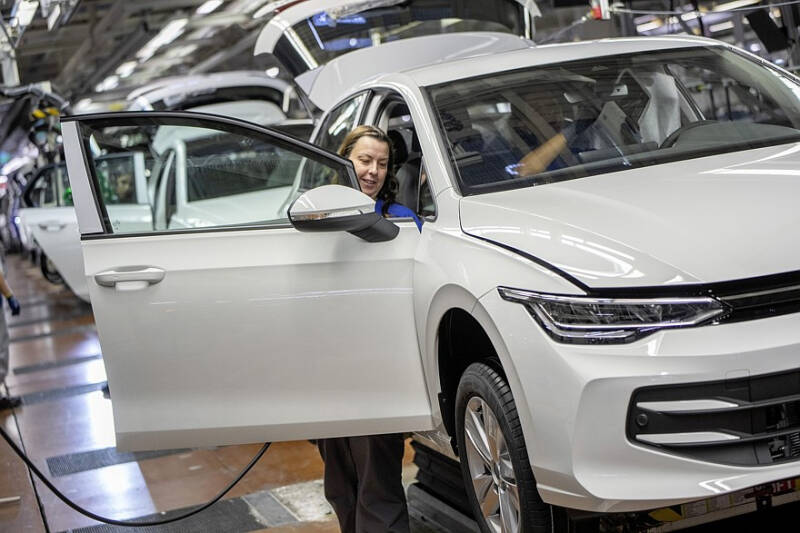 Работать до позеленения: «восьмой» VW Golf может остаться на конвейере до 2035 года