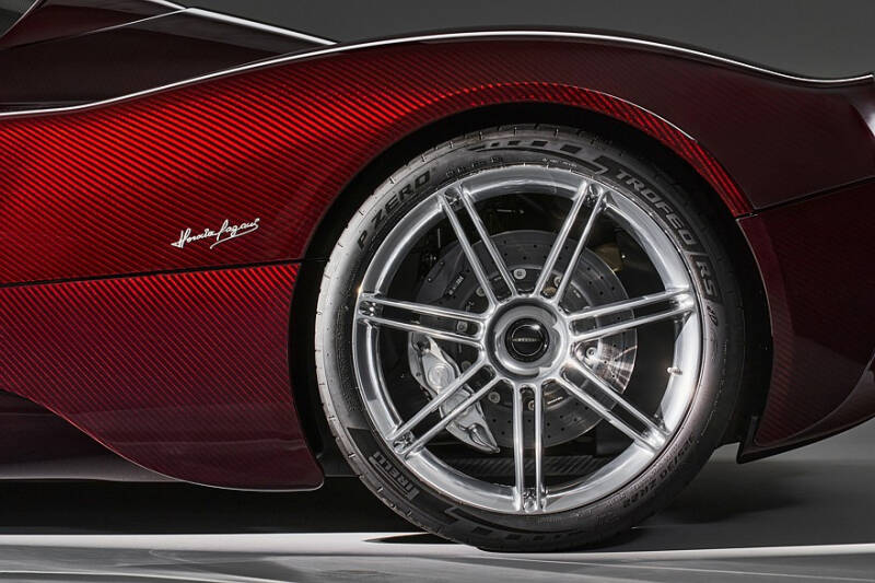 Pagani Utopia Roadster: две крыши на выбор, 864-сильный V12 и никакого лишнего веса