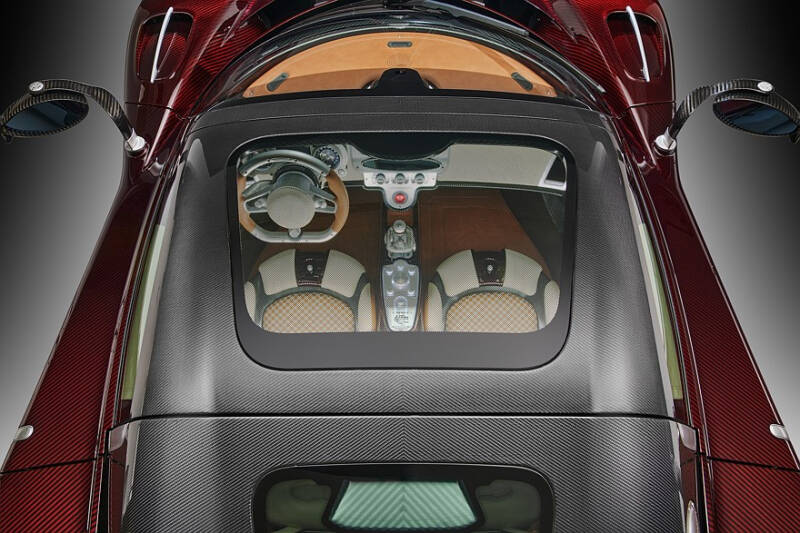 Pagani Utopia Roadster: две крыши на выбор, 864-сильный V12 и никакого лишнего веса