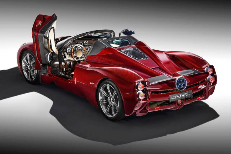 Pagani Utopia Roadster: две крыши на выбор, 864-сильный V12 и никакого лишнего веса