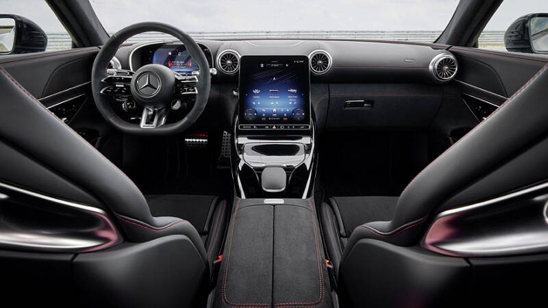 Трековый спорткар: Mercedes-AMG представил GT 63 Pro 4Matic+