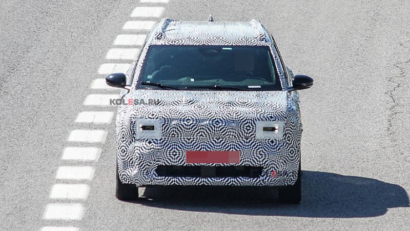 К премьере готовится конкурент Citroën ë-C3: кросс-хэтчбек Renault 4 проехался на камеру