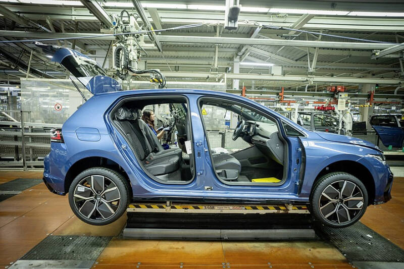 Работать до позеленения: «восьмой» VW Golf может остаться на конвейере до 2035 года