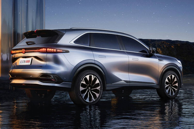 Changan CS75 Plus нового поколения показал салон: он не такой, как ждали