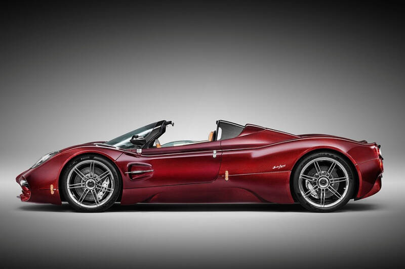 Pagani Utopia Roadster: две крыши на выбор, 864-сильный V12 и никакого лишнего веса