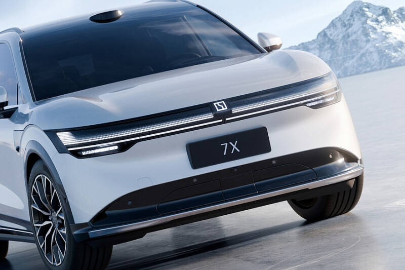 Кроссовер Zeekr 7X от Geely лишился камуфляжа