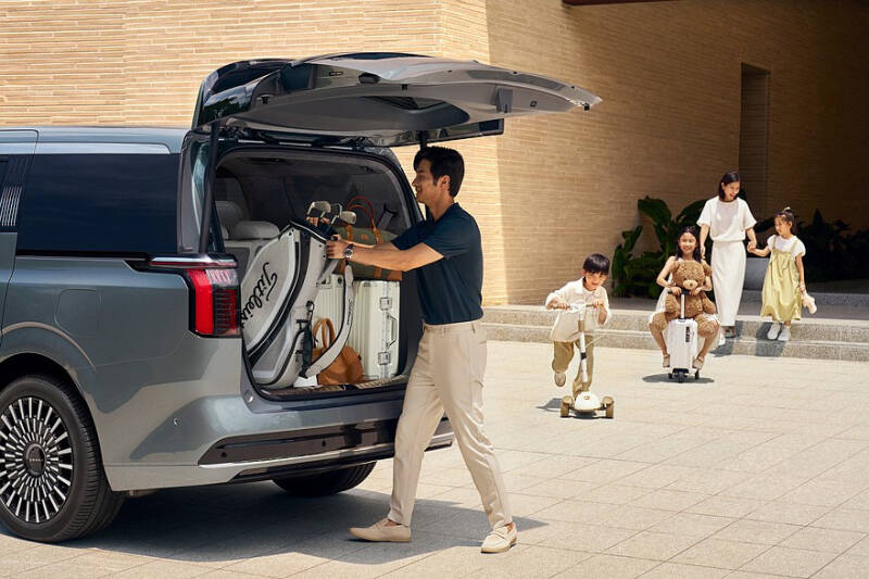 Geely обновила минивэн Zeekr 009: теперь и «дешёвые» версии