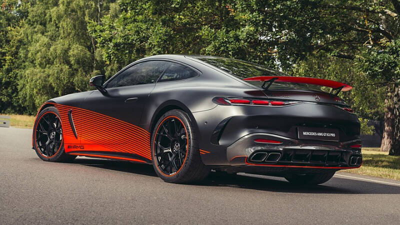 Трековый спорткар: Mercedes-AMG представил GT 63 Pro 4Matic+