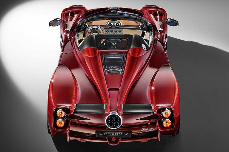 Pagani Utopia Roadster: две крыши на выбор, 864-сильный V12 и никакого лишнего веса