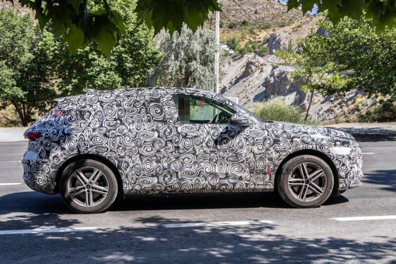 Audi готовит к премьере новые A5 и Q5. Кроссовер поймали во время дорожных испытаний