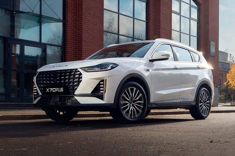 Новый Jetour X70 Plus показался на официальных фото: такой кроссовер могут привезти в РФ