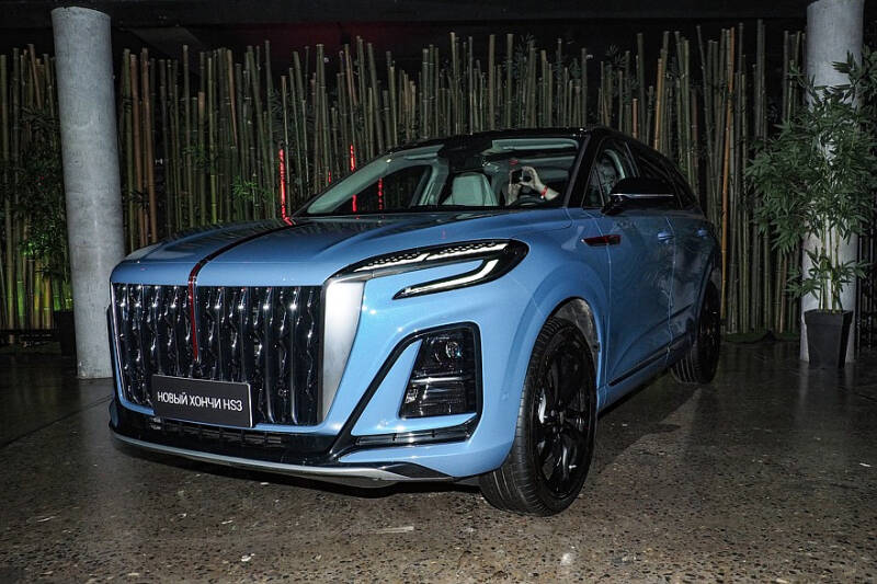 Вырваться из сегмента: первое знакомство с Hongqi HS3