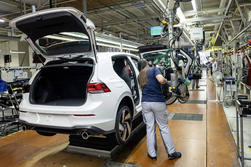 Работать до позеленения: «восьмой» VW Golf может остаться на конвейере до 2035 года