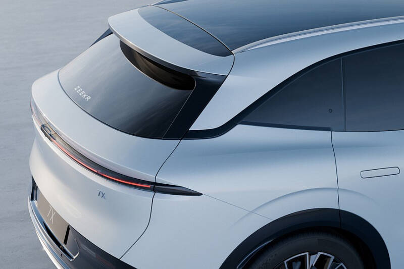 Кроссовер Zeekr 7X от Geely лишился камуфляжа