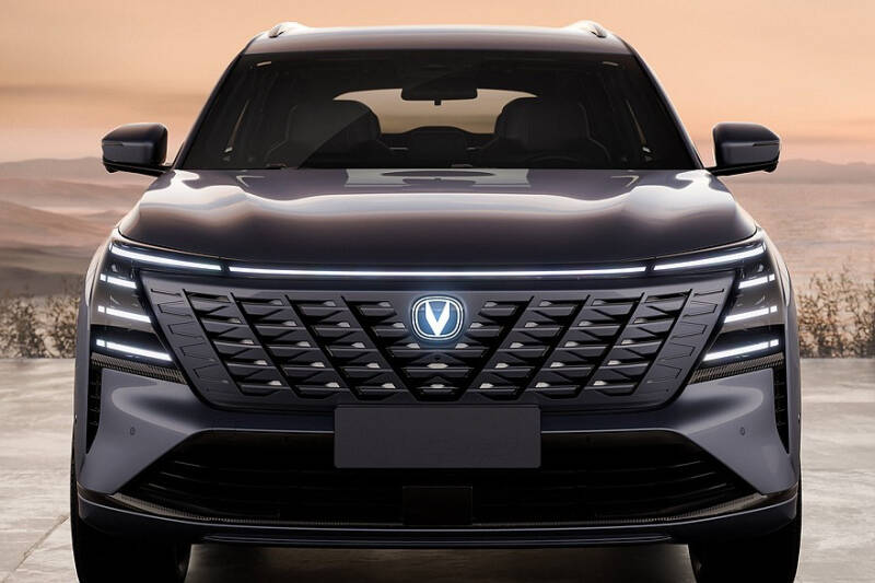 Changan CS75 Plus нового поколения показал салон: он не такой, как ждали