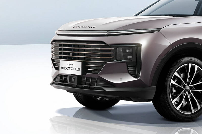 Новый Jetour X70 Plus показался на официальных фото: такой кроссовер могут привезти в РФ
