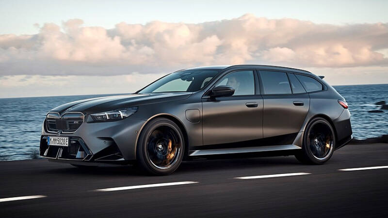 Очень тяжёлый люкс: представлен первый в истории гибридный BMW M5 Touring