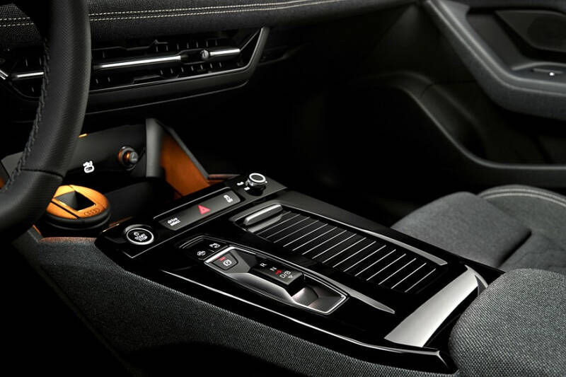 Audi A6 e-tron дебютировал в кузовах лифтбек и универсал, есть спортверсия S6