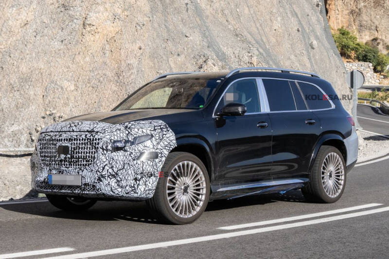 Посвежевшие Mercedes-AMG GLS 63 4Matic+ и Mercedes-Maybach GLS проехались на камеру